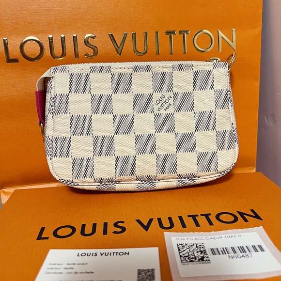 ‼️S O L D‼️Louis Vuitton Limited Edition Christmas 2021 Damier Azur Pochette - Picture 3 of 6